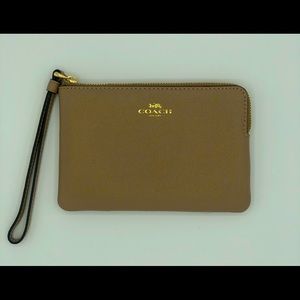 Coach Corner Zip Wristlet Taupe/Tan